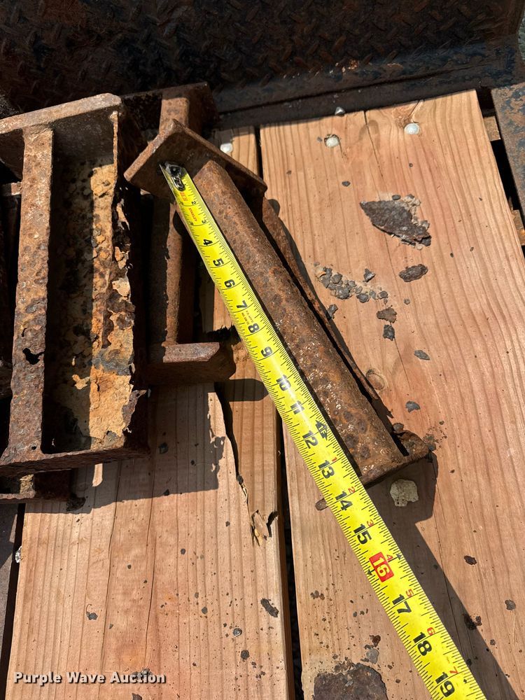 image for item DV4133 1988 Trail King drop deck equipment trailer