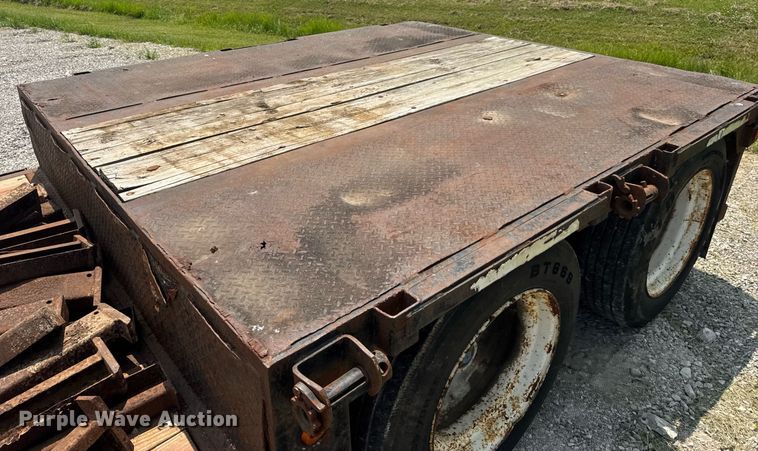 image for item DV4133 1988 Trail King drop deck equipment trailer