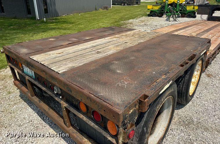 image for item DV4133 1988 Trail King drop deck equipment trailer