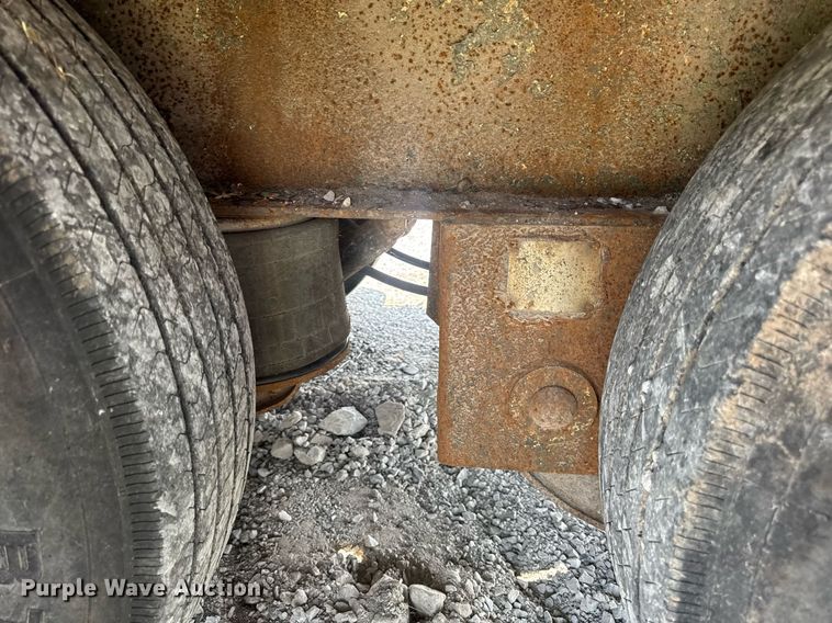 image for item DV4133 1988 Trail King drop deck equipment trailer