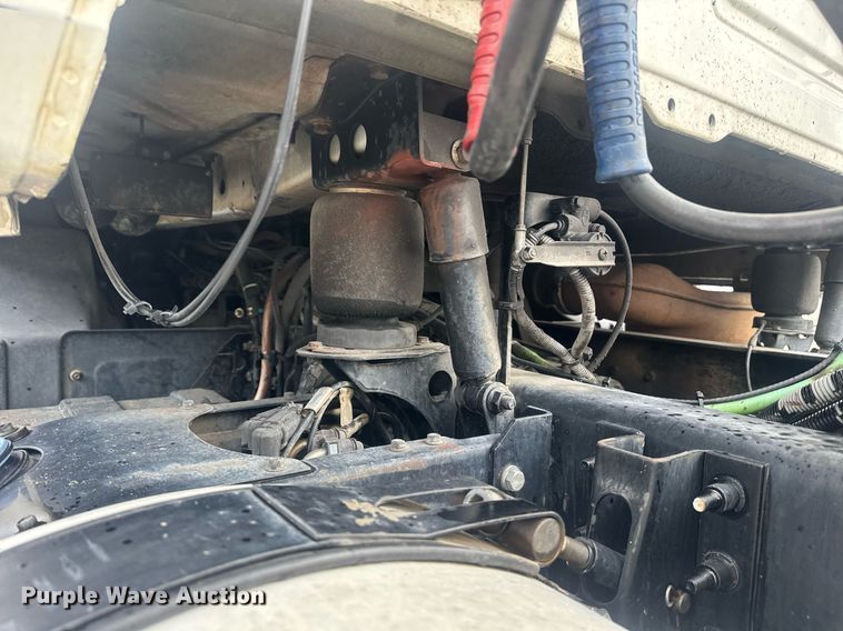 image for item DW1951 2015 Mack CXU613 semi truck