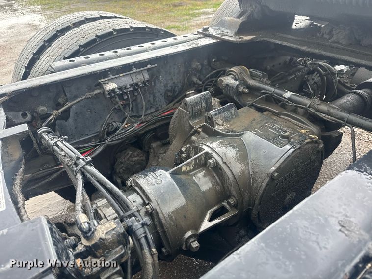 image for item DW1951 2015 Mack CXU613 semi truck