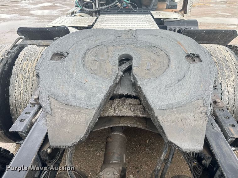 image for item DW1951 2015 Mack CXU613 semi truck