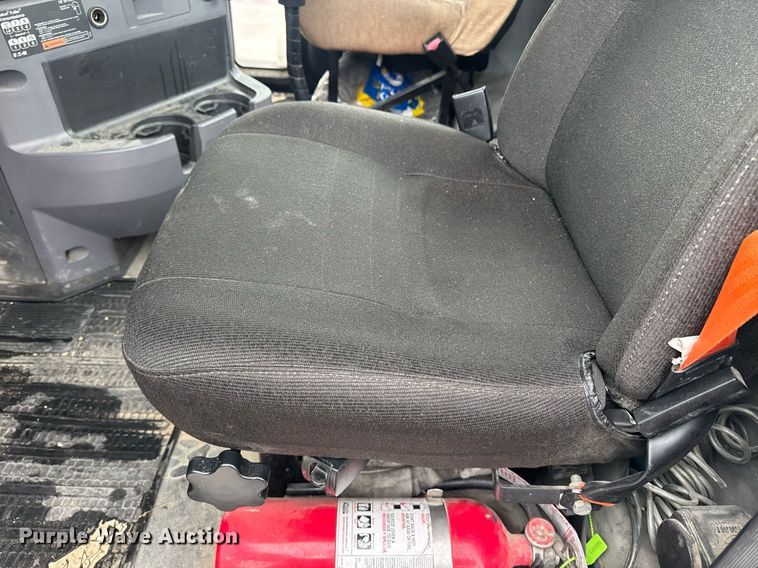 image for item DW1951 2015 Mack CXU613 semi truck