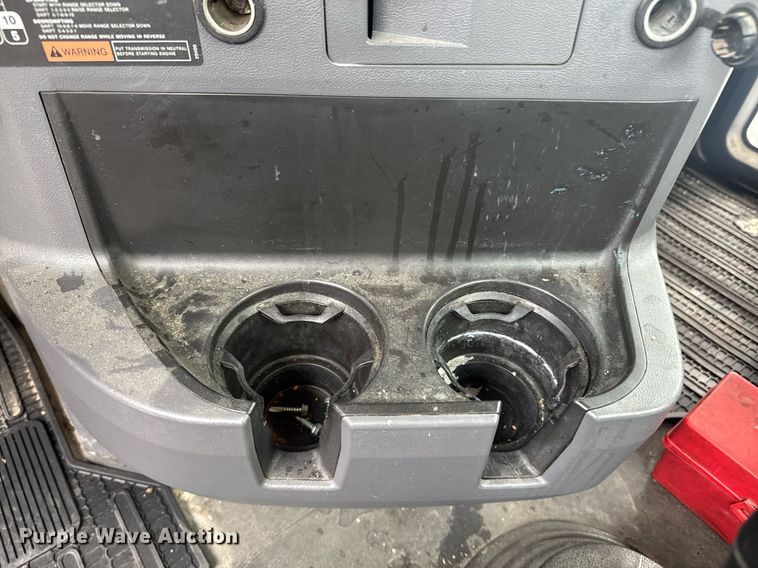 image for item DW1951 2015 Mack CXU613 semi truck