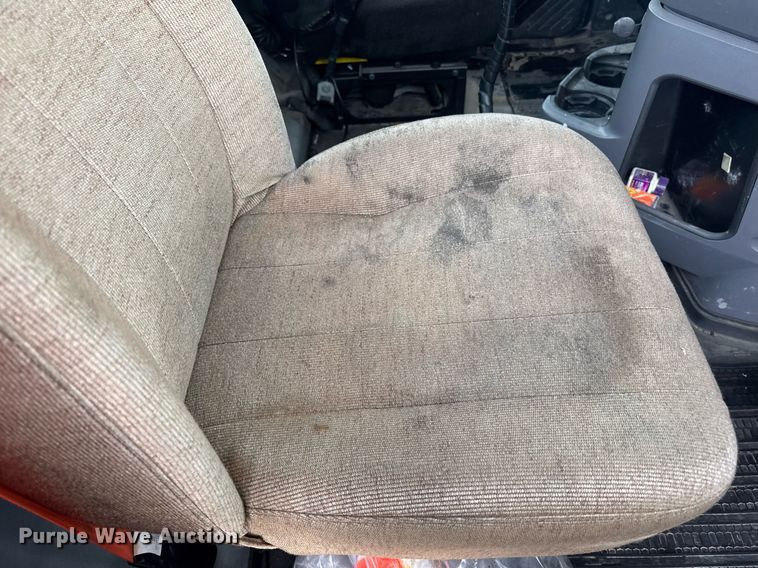 image for item DW1951 2015 Mack CXU613 semi truck