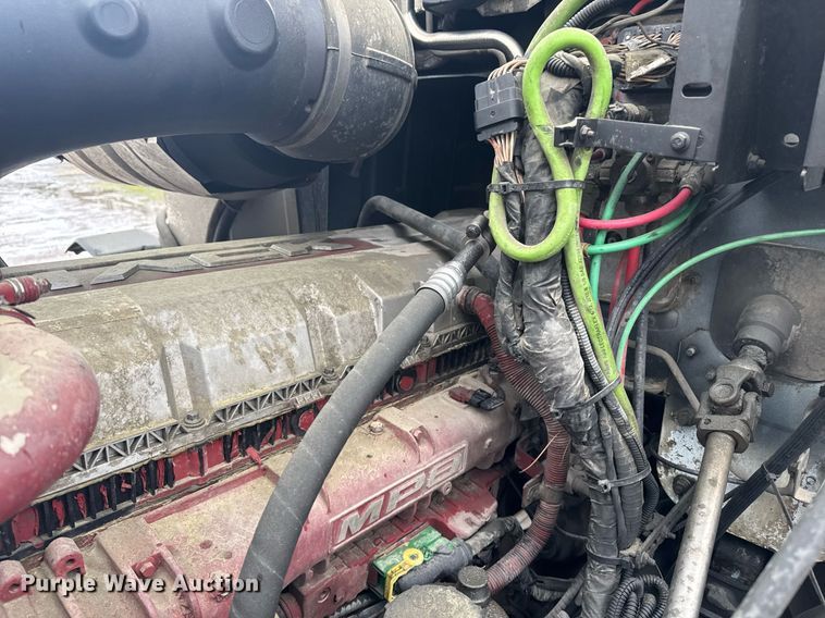 image for item DW1951 2015 Mack CXU613 semi truck