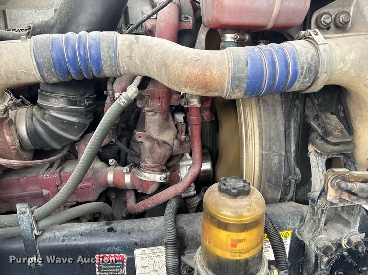 image for item DW1951 2015 Mack CXU613 semi truck