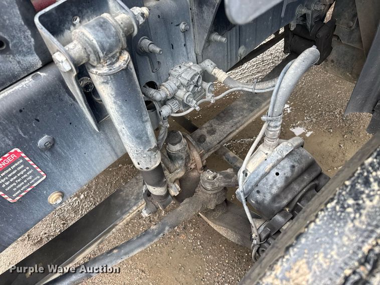 image for item DW1951 2015 Mack CXU613 semi truck