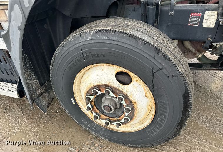 image for item DW1951 2015 Mack CXU613 semi truck