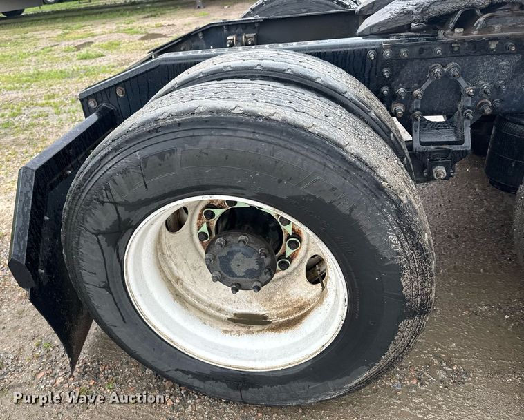 image for item DW1951 2015 Mack CXU613 semi truck