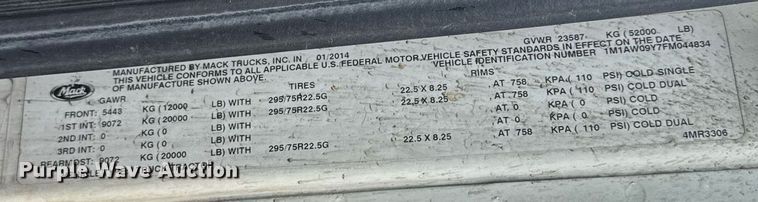 image for item DW1951 2015 Mack CXU613 semi truck