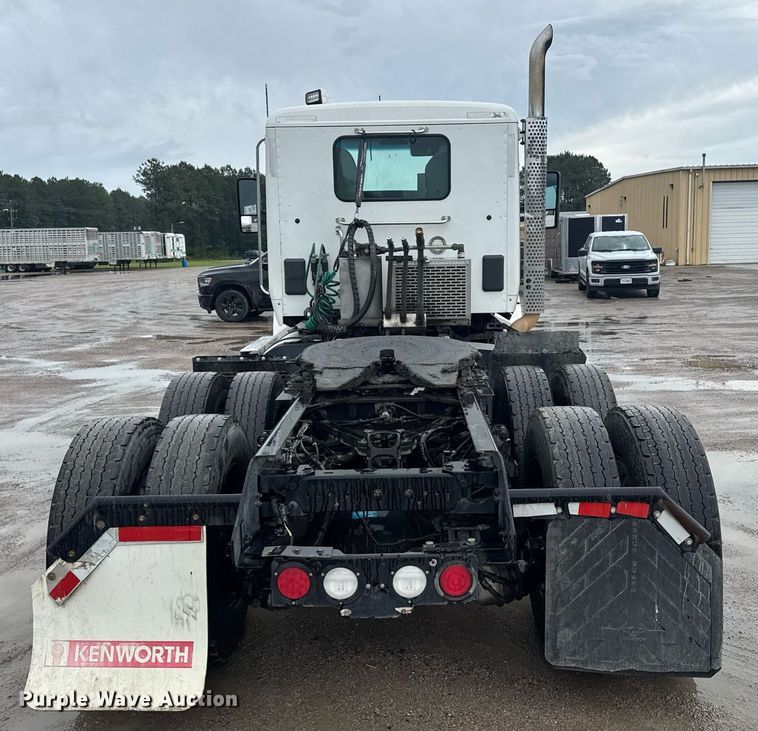image for item DW1952 2019 Kenworth T880 semi truck