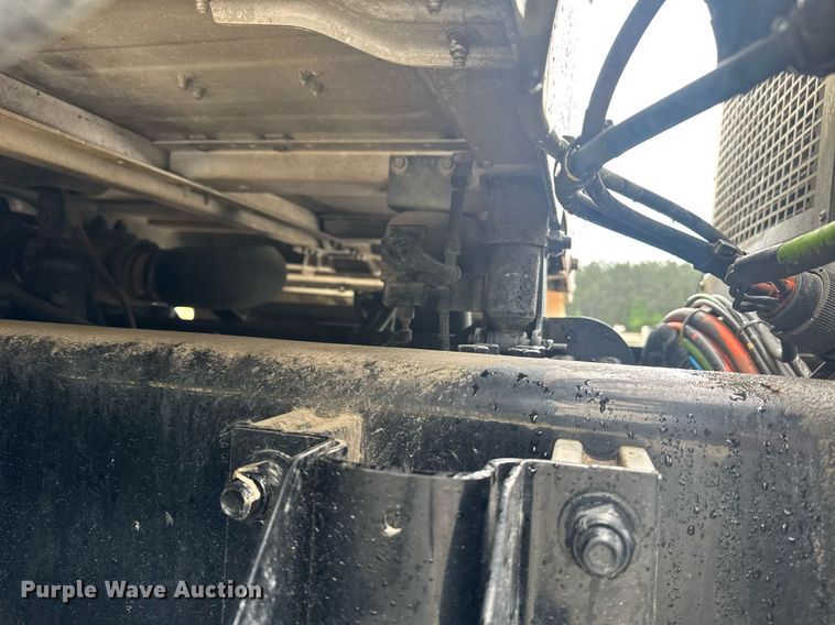 image for item DW1952 2019 Kenworth T880 semi truck