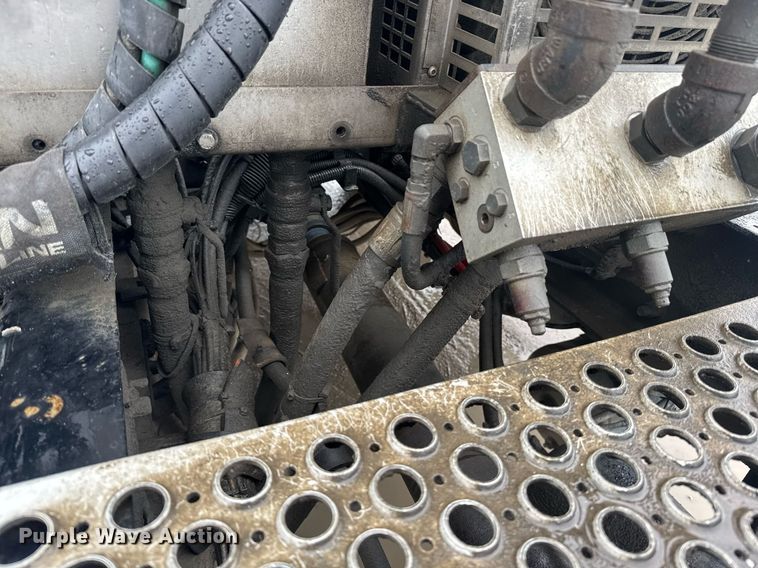 image for item DW1952 2019 Kenworth T880 semi truck