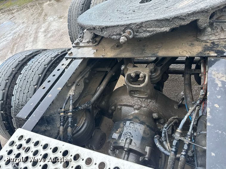 image for item DW1952 2019 Kenworth T880 semi truck