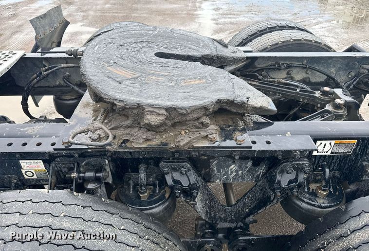 image for item DW1952 2019 Kenworth T880 semi truck