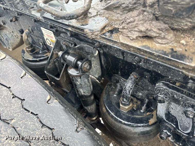 image for item DW1952 2019 Kenworth T880 semi truck