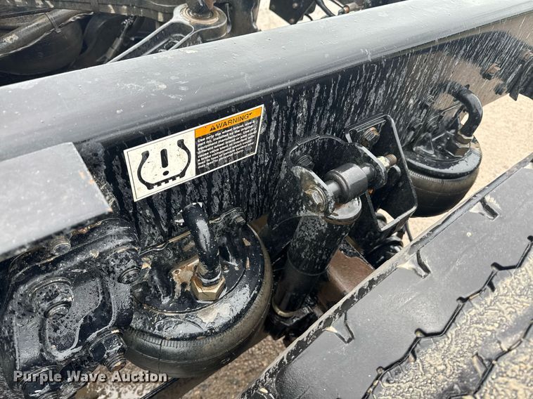 image for item DW1952 2019 Kenworth T880 semi truck