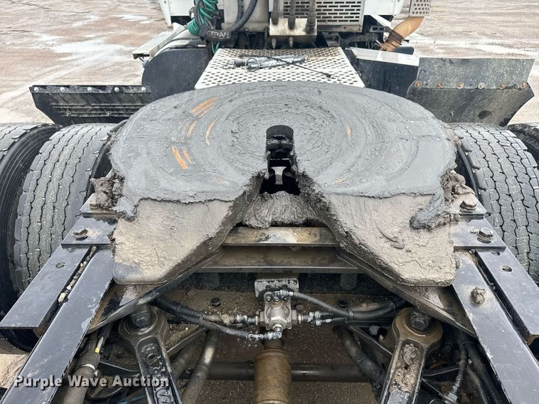 image for item DW1952 2019 Kenworth T880 semi truck