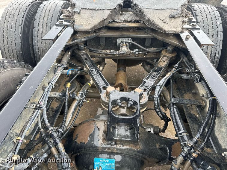 image for item DW1952 2019 Kenworth T880 semi truck