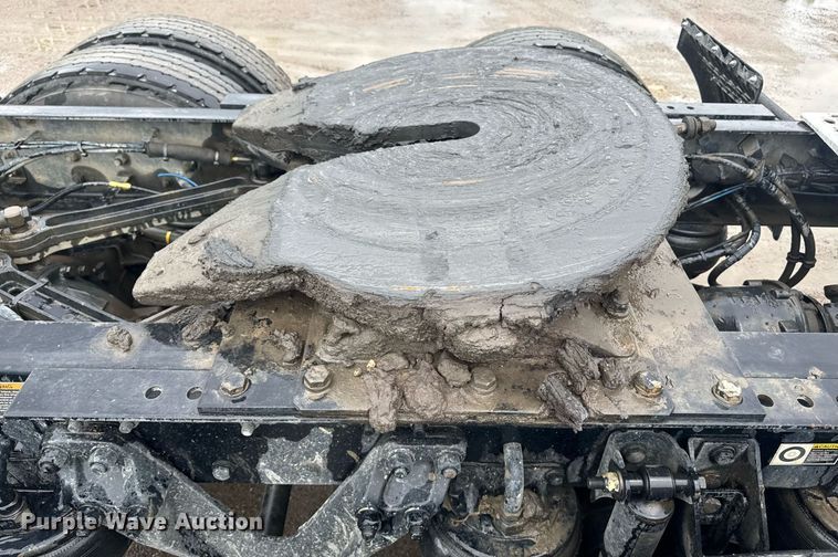 image for item DW1952 2019 Kenworth T880 semi truck