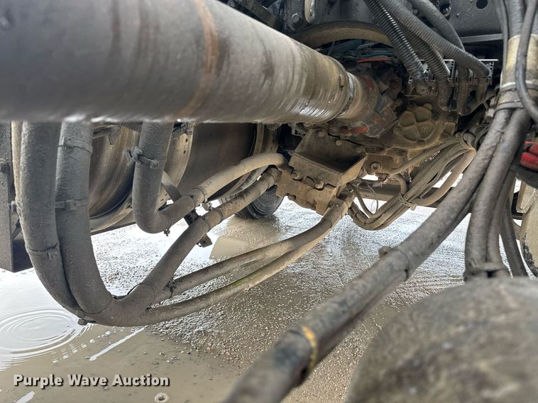 image for item DW1952 2019 Kenworth T880 semi truck