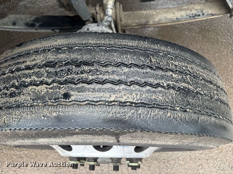 image for item DW1952 2019 Kenworth T880 semi truck