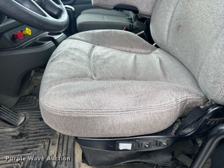 image for item DW1952 2019 Kenworth T880 semi truck