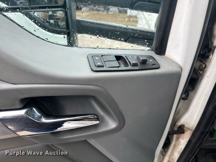 image for item DW1952 2019 Kenworth T880 semi truck