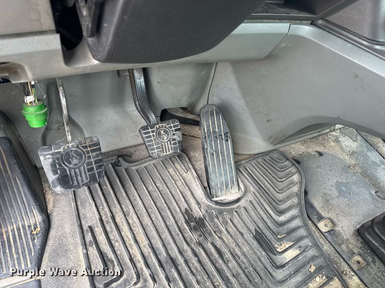 image for item DW1952 2019 Kenworth T880 semi truck