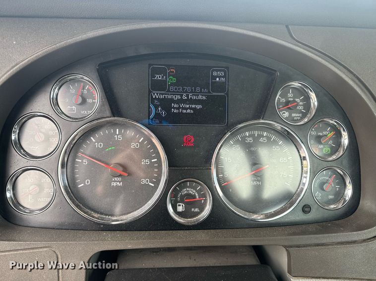 image for item DW1952 2019 Kenworth T880 semi truck