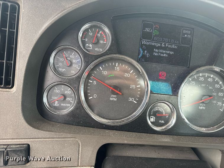 image for item DW1952 2019 Kenworth T880 semi truck