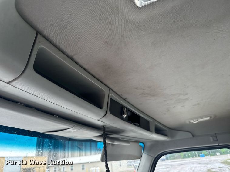 image for item DW1952 2019 Kenworth T880 semi truck