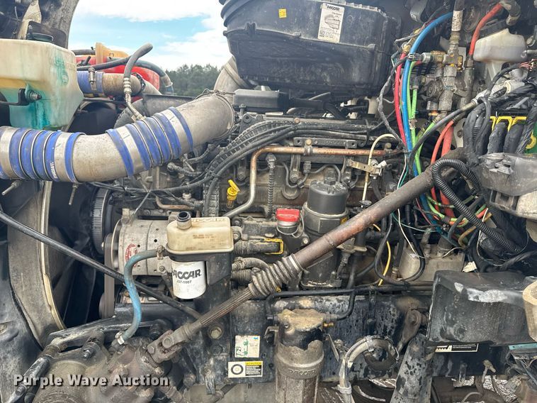 image for item DW1952 2019 Kenworth T880 semi truck