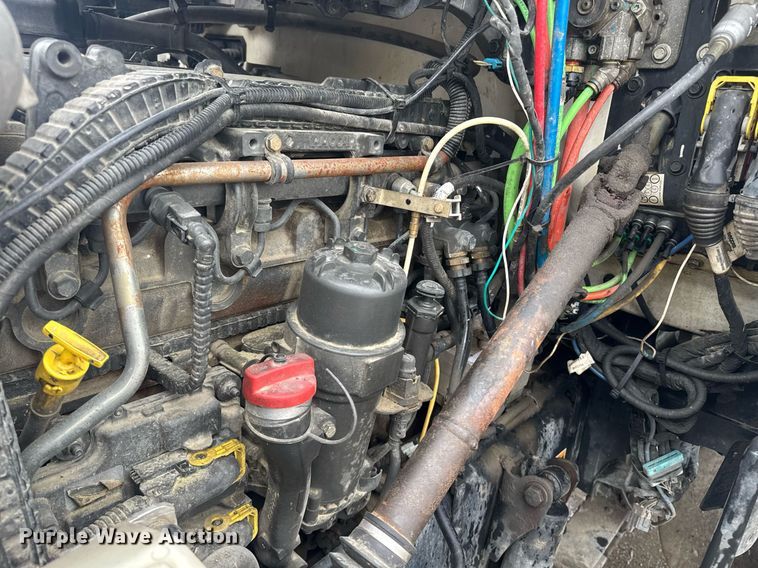 image for item DW1952 2019 Kenworth T880 semi truck