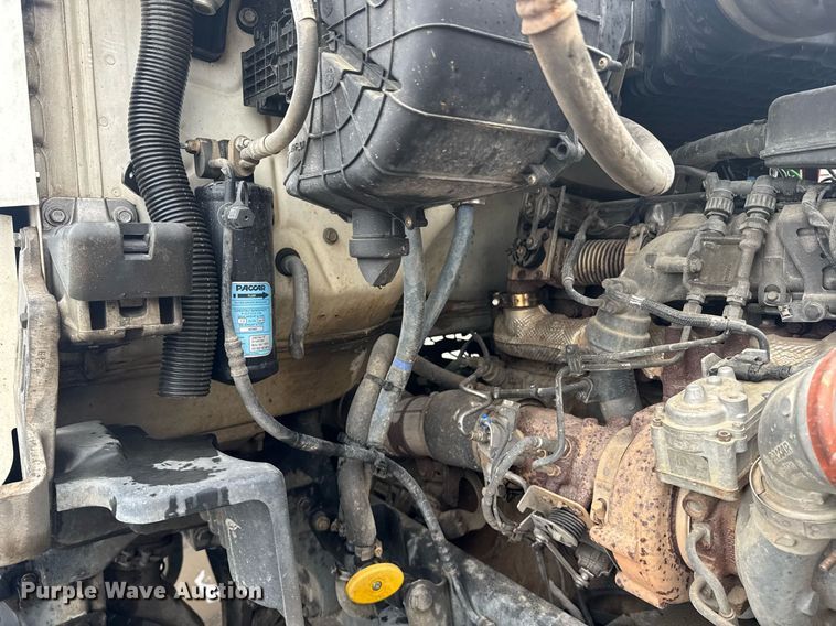 image for item DW1952 2019 Kenworth T880 semi truck