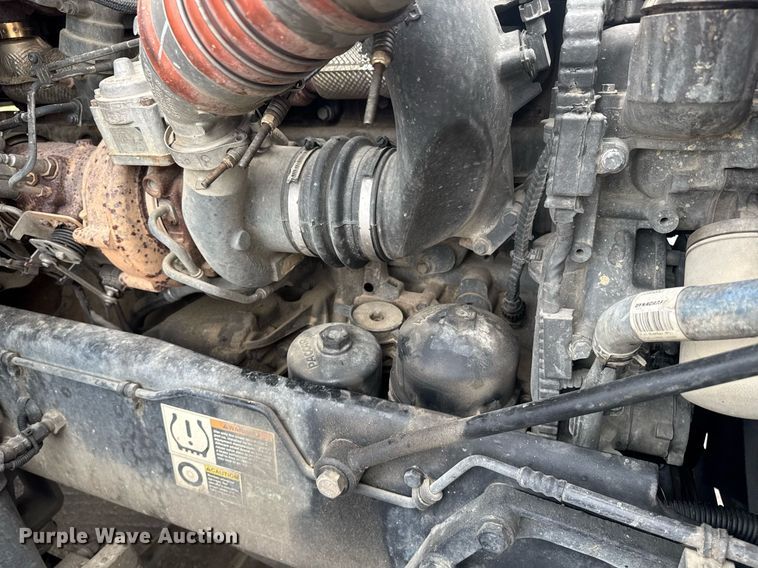 image for item DW1952 2019 Kenworth T880 semi truck