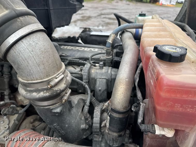 image for item DW1952 2019 Kenworth T880 semi truck