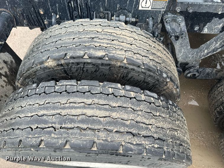 image for item DW1952 2019 Kenworth T880 semi truck