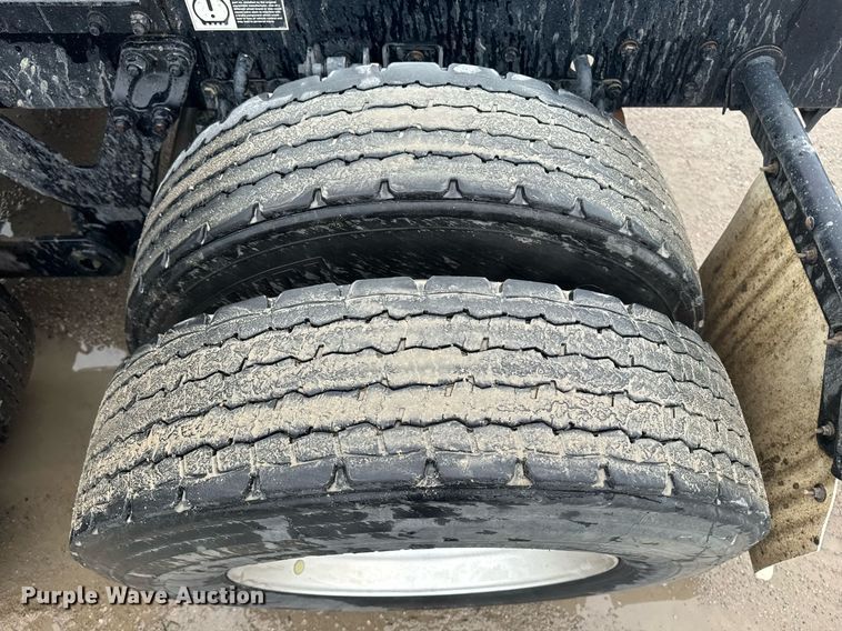 image for item DW1952 2019 Kenworth T880 semi truck