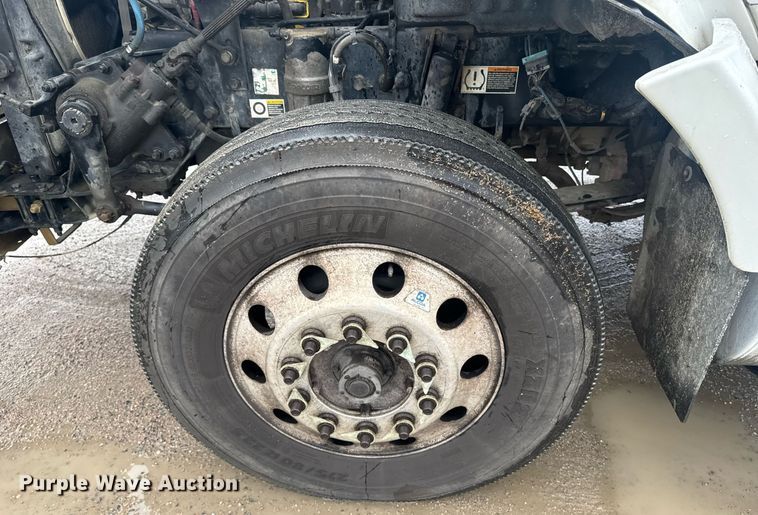 image for item DW1952 2019 Kenworth T880 semi truck