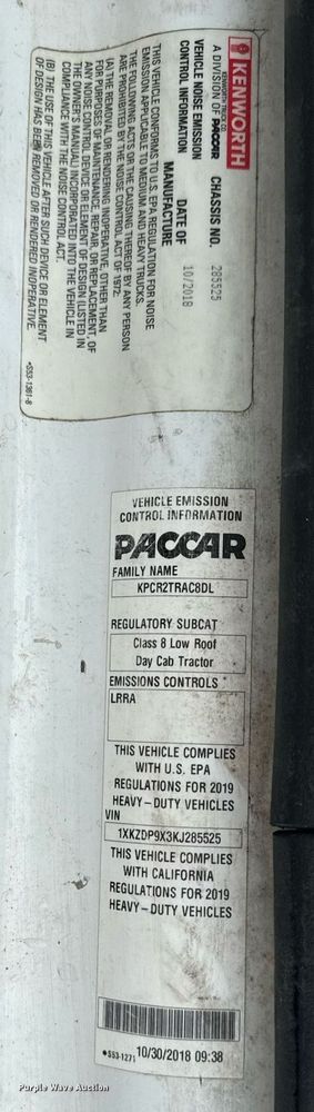 image for item DW1952 2019 Kenworth T880 semi truck