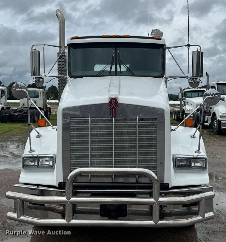 image for item DW1953 2013 Kenworth T800 semi truck