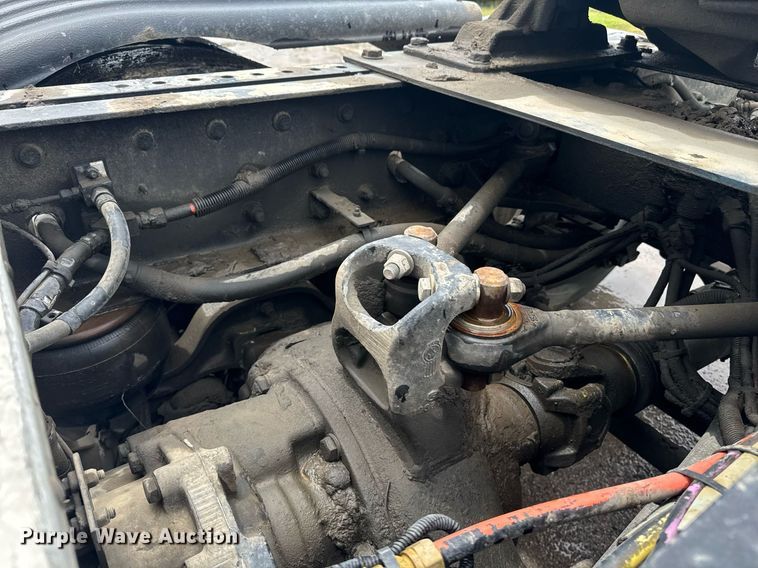 image for item DW1953 2013 Kenworth T800 semi truck