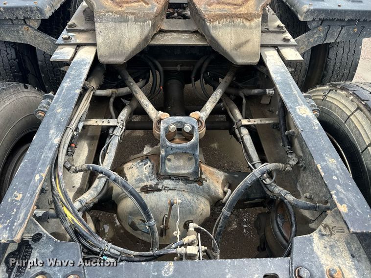 image for item DW1953 2013 Kenworth T800 semi truck