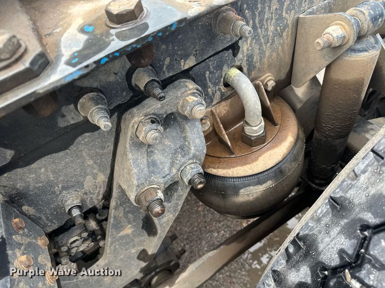 image for item DW1953 2013 Kenworth T800 semi truck