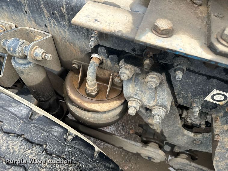 image for item DW1953 2013 Kenworth T800 semi truck