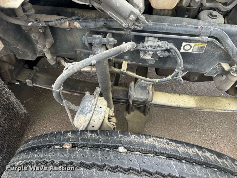 image for item DW1953 2013 Kenworth T800 semi truck