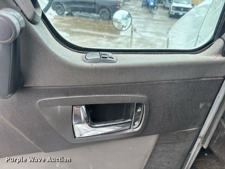 image for item DW1953 2013 Kenworth T800 semi truck